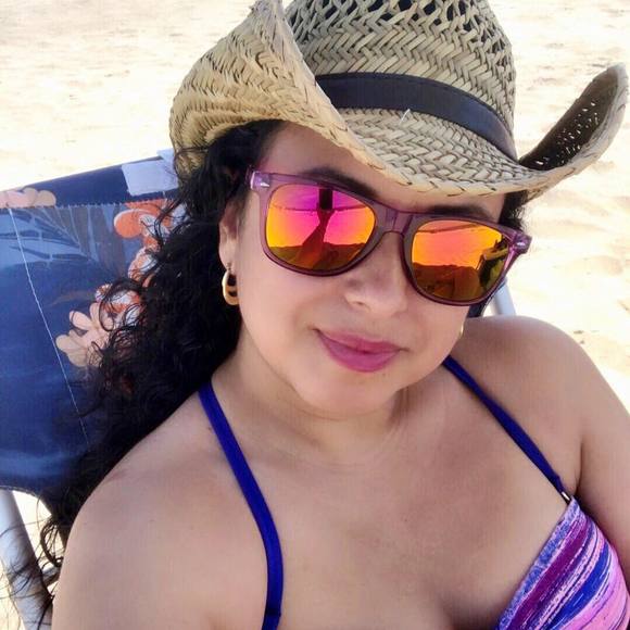 Meet your Posher, Roxana - Picture 1 of 1